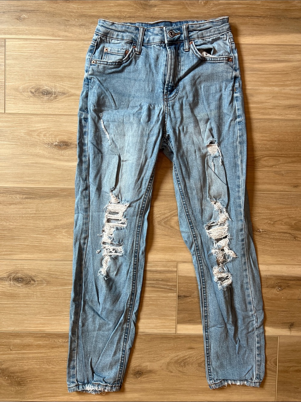 Wild Fable Women’s Distressed Light Blue High Rise Mom Jeans. Size 00.
